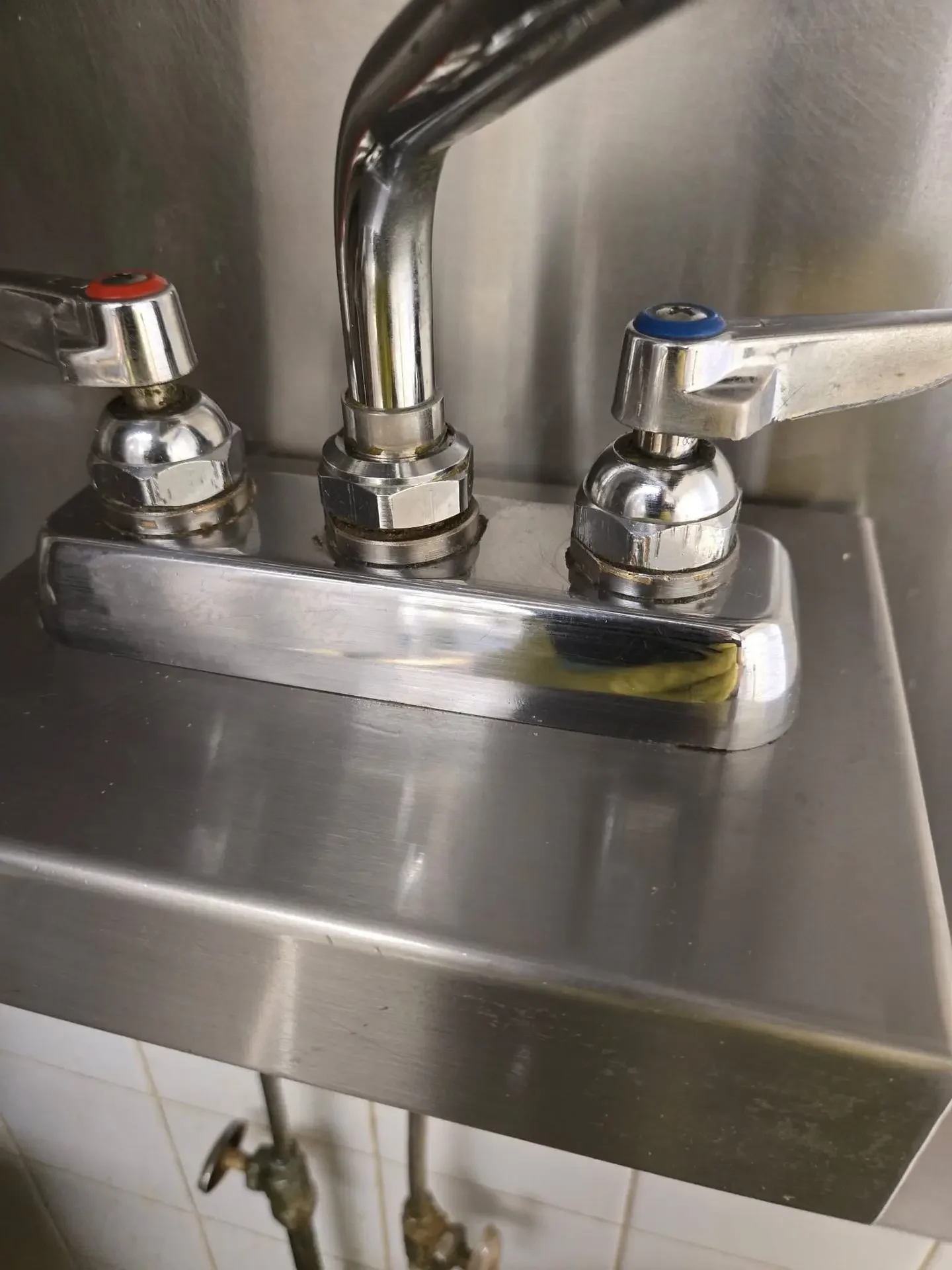 Kitchen sink taps after ELR cleaning